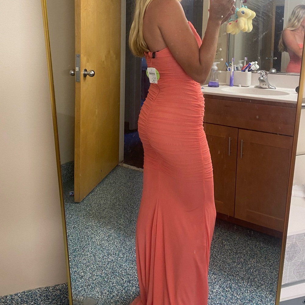 Formal dress, just decided to wear a different one. Open to offers